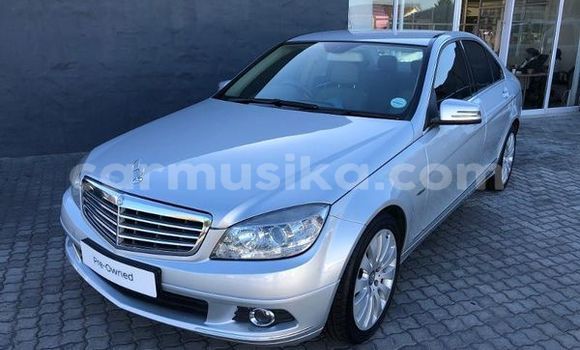 Nunua Ilio tumika Mercedes-Benz C-Classe Fedha Gari ndani ya Beitbridge nchini Matabeleland Kusini Nunua Ilio tumika Mercedes-Benz C-Classe Fedha Gari ndani ya Beitbridge nchini Matabeleland Kusini