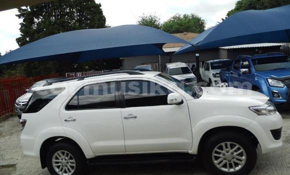 Acheter Occasion Voiture Toyota Fortuner Blanc à Beitbridge, Matabeleland South Acheter Occasion Voiture Toyota Fortuner Blanc à Beitbridge, Matabeleland South