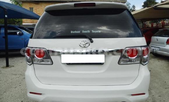 Acheter Occasion Voiture Toyota Fortuner Blanc à Beitbridge, Matabeleland South Acheter Occasion Voiture Toyota Fortuner Blanc à Beitbridge, Matabeleland South