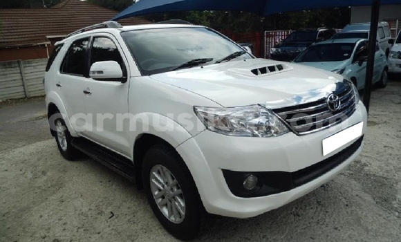 Acheter Occasion Voiture Toyota Fortuner Blanc à Beitbridge, Matabeleland South Acheter Occasion Voiture Toyota Fortuner Blanc à Beitbridge, Matabeleland South