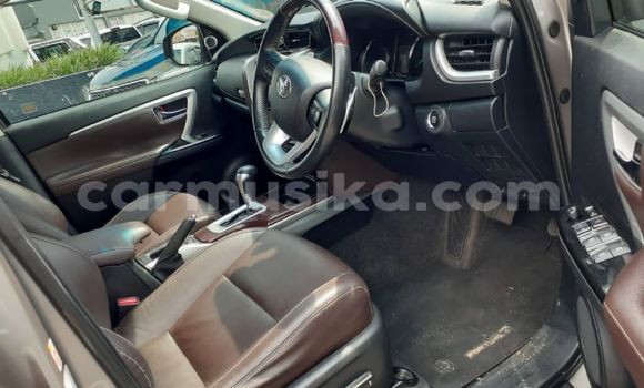 Nunua Ilio tumika Toyota Fortuner Nyingine Gari ndani ya Belvedere nchini Harare Nunua Ilio tumika Toyota Fortuner Nyingine Gari ndani ya Belvedere nchini Harare