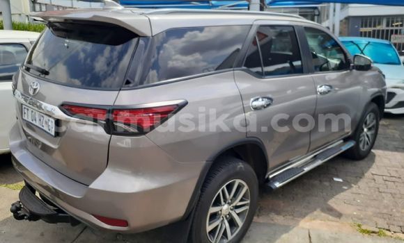 Nunua Ilio tumika Toyota Fortuner Nyingine Gari ndani ya Belvedere nchini Harare Nunua Ilio tumika Toyota Fortuner Nyingine Gari ndani ya Belvedere nchini Harare