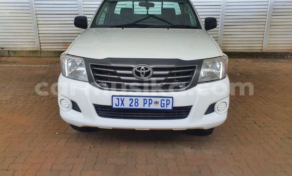 Nunua Ilio tumika Toyota Hilux Nyeupe Gari ndani ya Beitbridge nchini Matabeleland Kusini