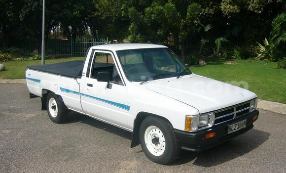 Nunua Ilio tumika Toyota Hilux Nyeupe Gari ndani ya Beitbridge nchini Matabeleland Kusini