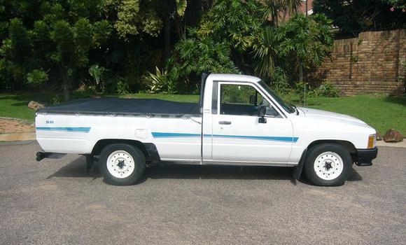 Tenga Tsaru Toyota Hilux Chena Mota in Beitbridge in Matabeleland South Tenga Tsaru Toyota Hilux Chena Mota in Beitbridge in Matabeleland South