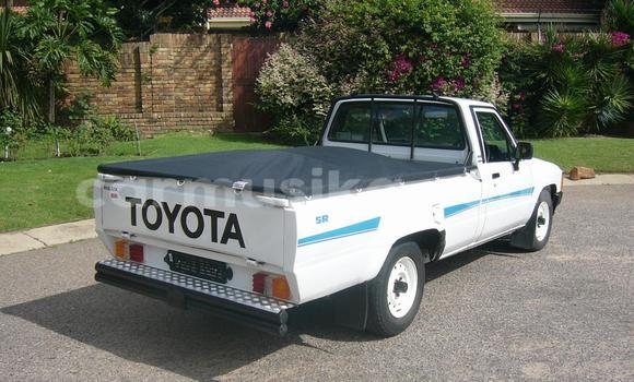 Tenga Tsaru Toyota Hilux Chena Mota in Beitbridge in Matabeleland South Tenga Tsaru Toyota Hilux Chena Mota in Beitbridge in Matabeleland South