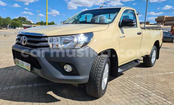 Buy Used Toyota Hilux Beige Car in Beitbridge in Matabeleland South