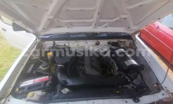 Acheter Occasion Voiture Nissan NP 300 Blanc à Beitbridge, Matabeleland South Acheter Occasion Voiture Nissan NP 300 Blanc à Beitbridge, Matabeleland South