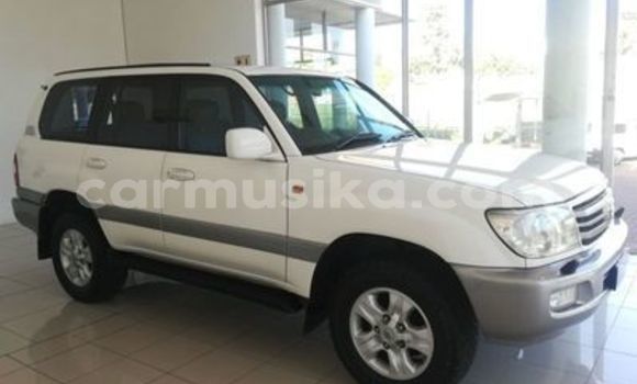 Buy Used Toyota Land Cruiser Prado White Car in Beitbridge in Matabeleland South Buy Used Toyota Land Cruiser Prado White Car in Beitbridge in Matabeleland South