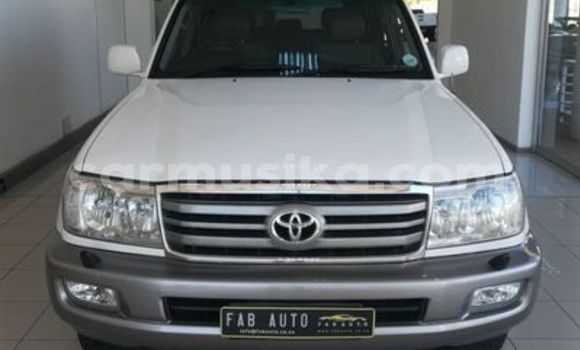 Buy Used Toyota Land Cruiser Prado White Car in Beitbridge in Matabeleland South Buy Used Toyota Land Cruiser Prado White Car in Beitbridge in Matabeleland South