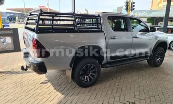 Tenga Tsaru Toyota Hilux Zvimwe Mota in Beitbridge in Matabeleland South Tenga Tsaru Toyota Hilux Zvimwe Mota in Beitbridge in Matabeleland South