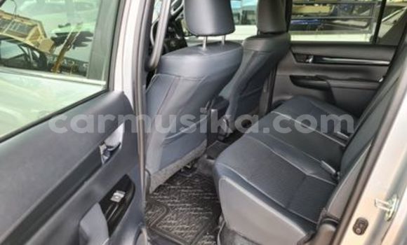 Tenga Tsaru Toyota Hilux Zvimwe Mota in Beitbridge in Matabeleland South Tenga Tsaru Toyota Hilux Zvimwe Mota in Beitbridge in Matabeleland South