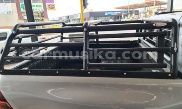 Tenga Tsaru Toyota Hilux Zvimwe Mota in Beitbridge in Matabeleland South Tenga Tsaru Toyota Hilux Zvimwe Mota in Beitbridge in Matabeleland South