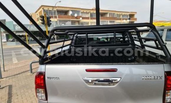 Tenga Tsaru Toyota Hilux Zvimwe Mota in Beitbridge in Matabeleland South Tenga Tsaru Toyota Hilux Zvimwe Mota in Beitbridge in Matabeleland South