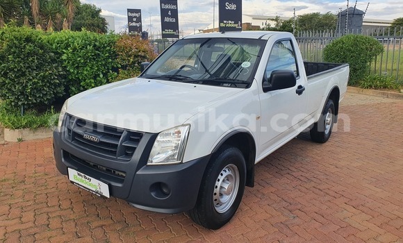 Buy Used Isuzu KB White Car in Beitbridge in Matabeleland South