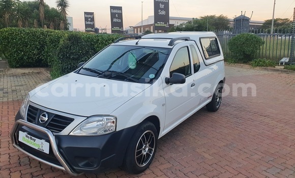 Buy Used Nissan NV200 White Car in Beitbridge in Matabeleland South