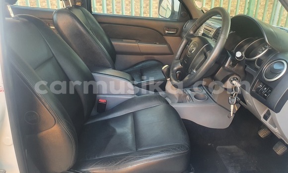 Acheter Occasion Voiture Mazda BT-50 Blanc à Beitbridge, Matabeleland South Acheter Occasion Voiture Mazda BT-50 Blanc à Beitbridge, Matabeleland South