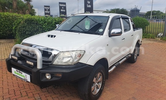 Nunua Ilio tumika Toyota Hilux Nyeupe Gari ndani ya Beitbridge nchini Matabeleland Kusini