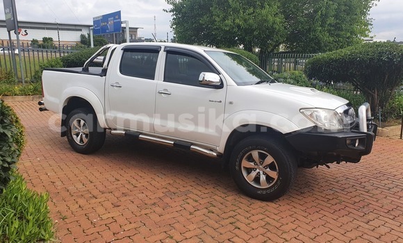 Acheter Occasion Voiture Toyota Hilux Blanc à Beitbridge, Matabeleland South Acheter Occasion Voiture Toyota Hilux Blanc à Beitbridge, Matabeleland South
