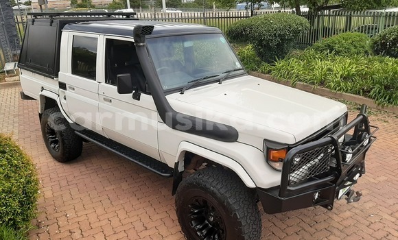 Buy Used Toyota Land Cruiser White Car in Beitbridge in Matabeleland South Buy Used Toyota Land Cruiser White Car in Beitbridge in Matabeleland South
