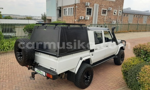 Buy Used Toyota Land Cruiser White Car in Beitbridge in Matabeleland South Buy Used Toyota Land Cruiser White Car in Beitbridge in Matabeleland South