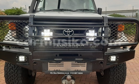 Buy Used Toyota Land Cruiser White Car in Beitbridge in Matabeleland South Buy Used Toyota Land Cruiser White Car in Beitbridge in Matabeleland South