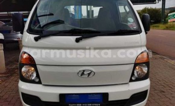 Acheter Occasion Utilitaire Hyundai H200 Blanc à Harare, Harare Acheter Occasion Utilitaire Hyundai H200 Blanc à Harare, Harare