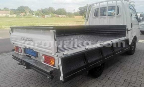 Acheter Occasion Utilitaire Hyundai H200 Blanc à Harare, Harare Acheter Occasion Utilitaire Hyundai H200 Blanc à Harare, Harare