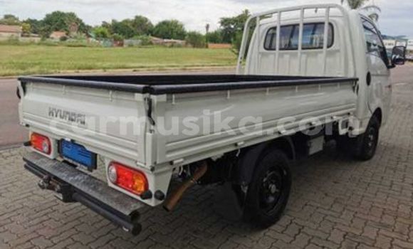 Acheter Occasion Utilitaire Hyundai H200 Blanc à Harare, Harare Acheter Occasion Utilitaire Hyundai H200 Blanc à Harare, Harare
