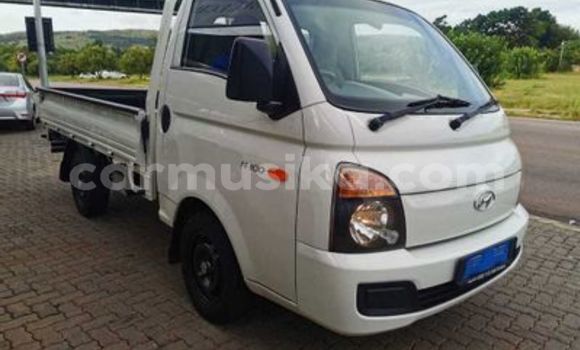 Acheter Occasion Utilitaire Hyundai H200 Blanc à Harare, Harare Acheter Occasion Utilitaire Hyundai H200 Blanc à Harare, Harare