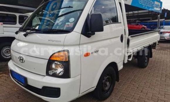 Acheter Occasion Utilitaire Hyundai H200 Blanc à Harare, Harare Acheter Occasion Utilitaire Hyundai H200 Blanc à Harare, Harare