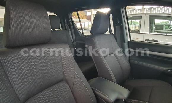 Buy Used Toyota Hilux White Car in Beitbridge in Matabeleland South Buy Used Toyota Hilux White Car in Beitbridge in Matabeleland South