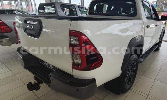 Buy Used Toyota Hilux White Car in Beitbridge in Matabeleland South Buy Used Toyota Hilux White Car in Beitbridge in Matabeleland South