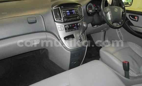 Acheter Occasion Voiture Hyundai H1 Gris à Beitbridge, Matabeleland South Acheter Occasion Voiture Hyundai H1 Gris à Beitbridge, Matabeleland South