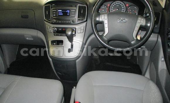 Acheter Occasion Voiture Hyundai H1 Gris à Beitbridge, Matabeleland South Acheter Occasion Voiture Hyundai H1 Gris à Beitbridge, Matabeleland South