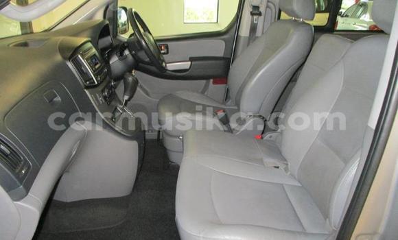 Acheter Occasion Voiture Hyundai H1 Gris à Beitbridge, Matabeleland South Acheter Occasion Voiture Hyundai H1 Gris à Beitbridge, Matabeleland South