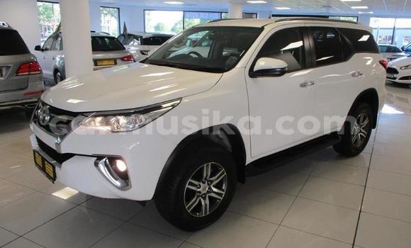 Acheter Occasion Voiture Toyota Fortuner Blanc à Beitbridge, Matabeleland South Acheter Occasion Voiture Toyota Fortuner Blanc à Beitbridge, Matabeleland South
