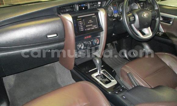 Acheter Occasion Voiture Toyota Fortuner Blanc à Beitbridge, Matabeleland South Acheter Occasion Voiture Toyota Fortuner Blanc à Beitbridge, Matabeleland South