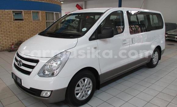 Acheter Occasion Voiture Hyundai H1 Blanc à Beitbridge, Matabeleland South Acheter Occasion Voiture Hyundai H1 Blanc à Beitbridge, Matabeleland South