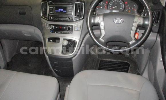 Acheter Occasion Voiture Hyundai H1 Blanc à Beitbridge, Matabeleland South Acheter Occasion Voiture Hyundai H1 Blanc à Beitbridge, Matabeleland South