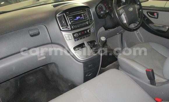 Acheter Occasion Voiture Hyundai H1 Blanc à Beitbridge, Matabeleland South Acheter Occasion Voiture Hyundai H1 Blanc à Beitbridge, Matabeleland South