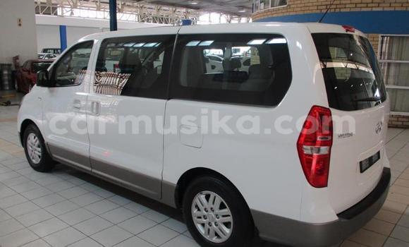 Acheter Occasion Voiture Hyundai H1 Blanc à Beitbridge, Matabeleland South Acheter Occasion Voiture Hyundai H1 Blanc à Beitbridge, Matabeleland South