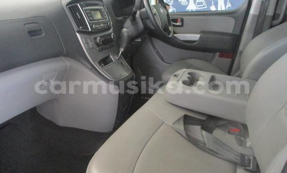 Buy Used Hyundai H1 White Car in Beitbridge in Matabeleland South Buy Used Hyundai H1 White Car in Beitbridge in Matabeleland South