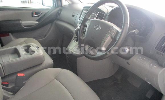 Buy Used Hyundai H1 White Car in Beitbridge in Matabeleland South Buy Used Hyundai H1 White Car in Beitbridge in Matabeleland South