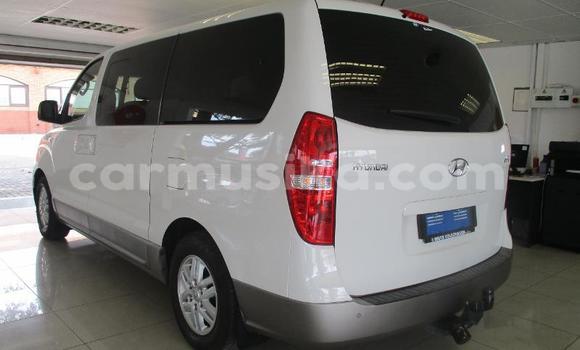 Buy Used Hyundai H1 White Car in Beitbridge in Matabeleland South Buy Used Hyundai H1 White Car in Beitbridge in Matabeleland South