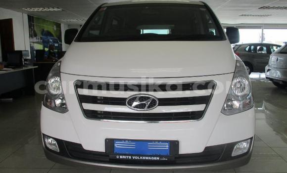 Buy Used Hyundai H1 White Car in Beitbridge in Matabeleland South Buy Used Hyundai H1 White Car in Beitbridge in Matabeleland South