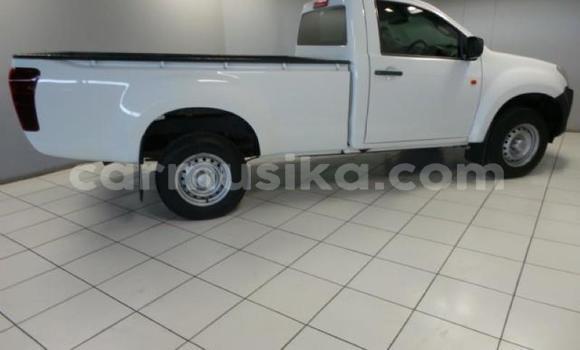 Tenga Tsaru Isuzu KB Chena Mota in Beitbridge in Matabeleland South