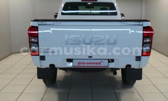 Tenga Tsaru Isuzu KB Chena Mota in Beitbridge in Matabeleland South Tenga Tsaru Isuzu KB Chena Mota in Beitbridge in Matabeleland South