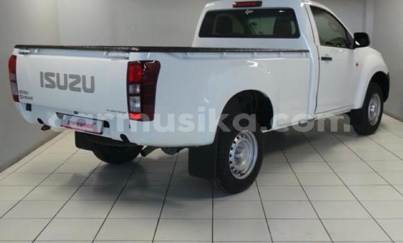 Tenga Tsaru Isuzu KB Chena Mota in Beitbridge in Matabeleland South Tenga Tsaru Isuzu KB Chena Mota in Beitbridge in Matabeleland South