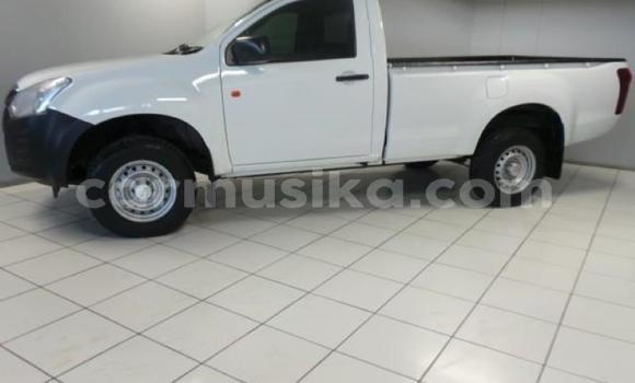 Tenga Tsaru Isuzu KB Chena Mota in Beitbridge in Matabeleland South Tenga Tsaru Isuzu KB Chena Mota in Beitbridge in Matabeleland South